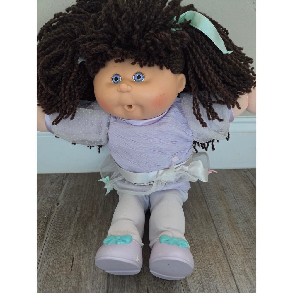 Vintage 1990 Cabbage Patch Kids Doll First Edition Hasbro Brown Hair Blue Eyes